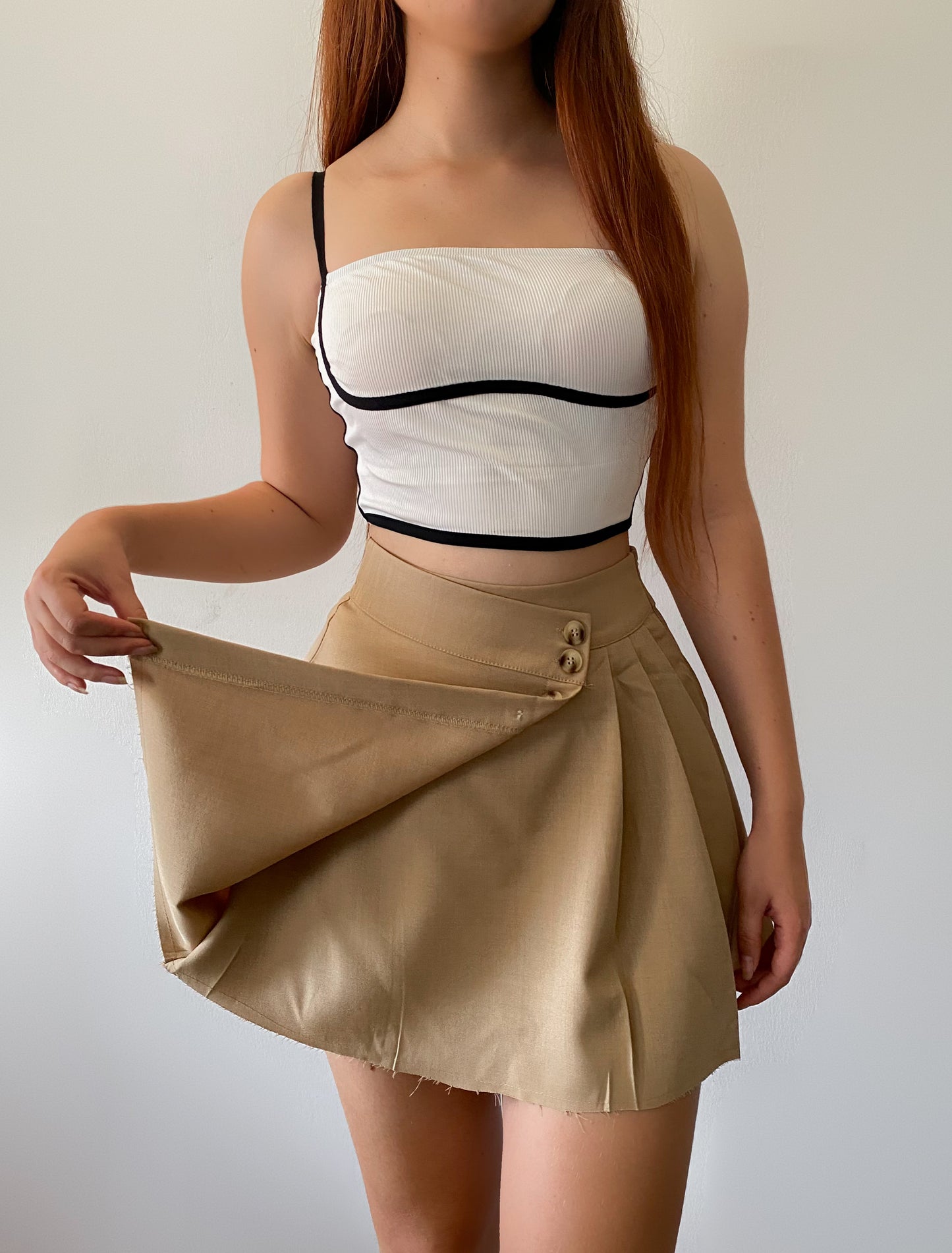 Falda short beige