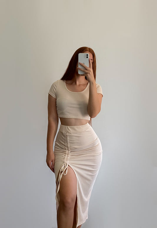 Conjunto falda tajo crema